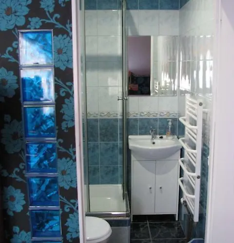 Проживання в сім'ї Goscinne Gallick *