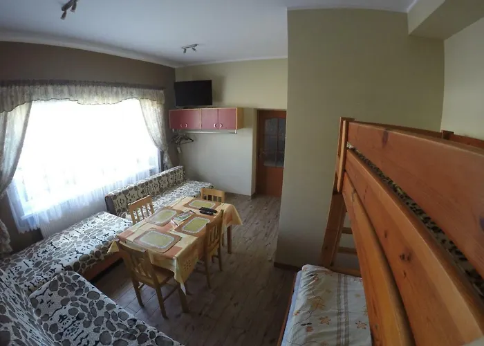 Goscinne Gallick Проживання в сім'ї *